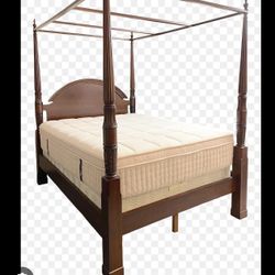 Solid Wood Mahogany Canopy Bed (Queen Size) – Complete – Must Go