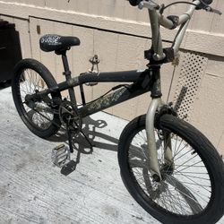 bike everything work good tires size 20” for boys 