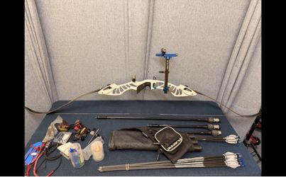 Hoyt Xceed Riser / WNS Delta F3 Limbs + Extras