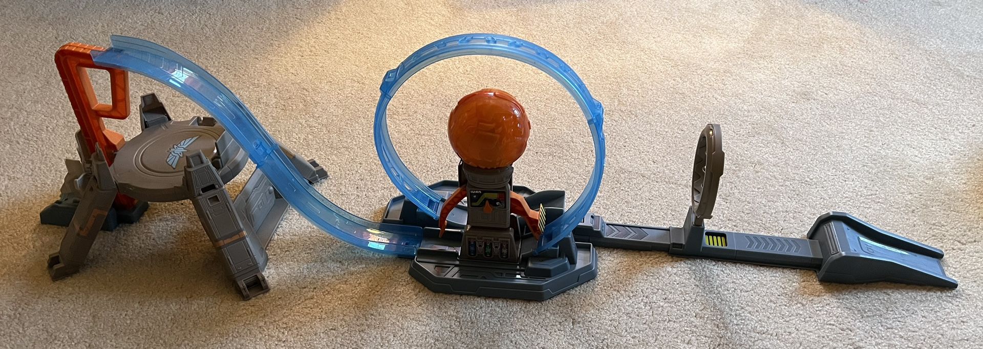 Hot Wheels Buzz Lightyear Set.