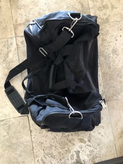 Duffle bag with wheels