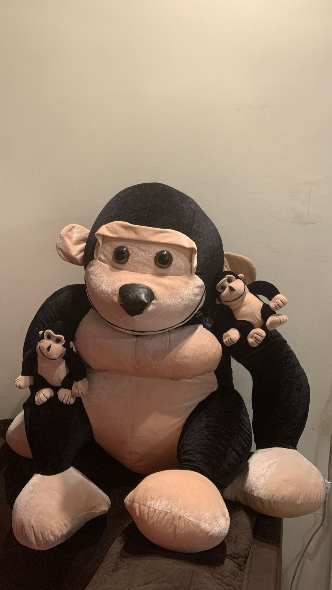 3ft tall Monkey stuffed animal with 2 small monkeys
