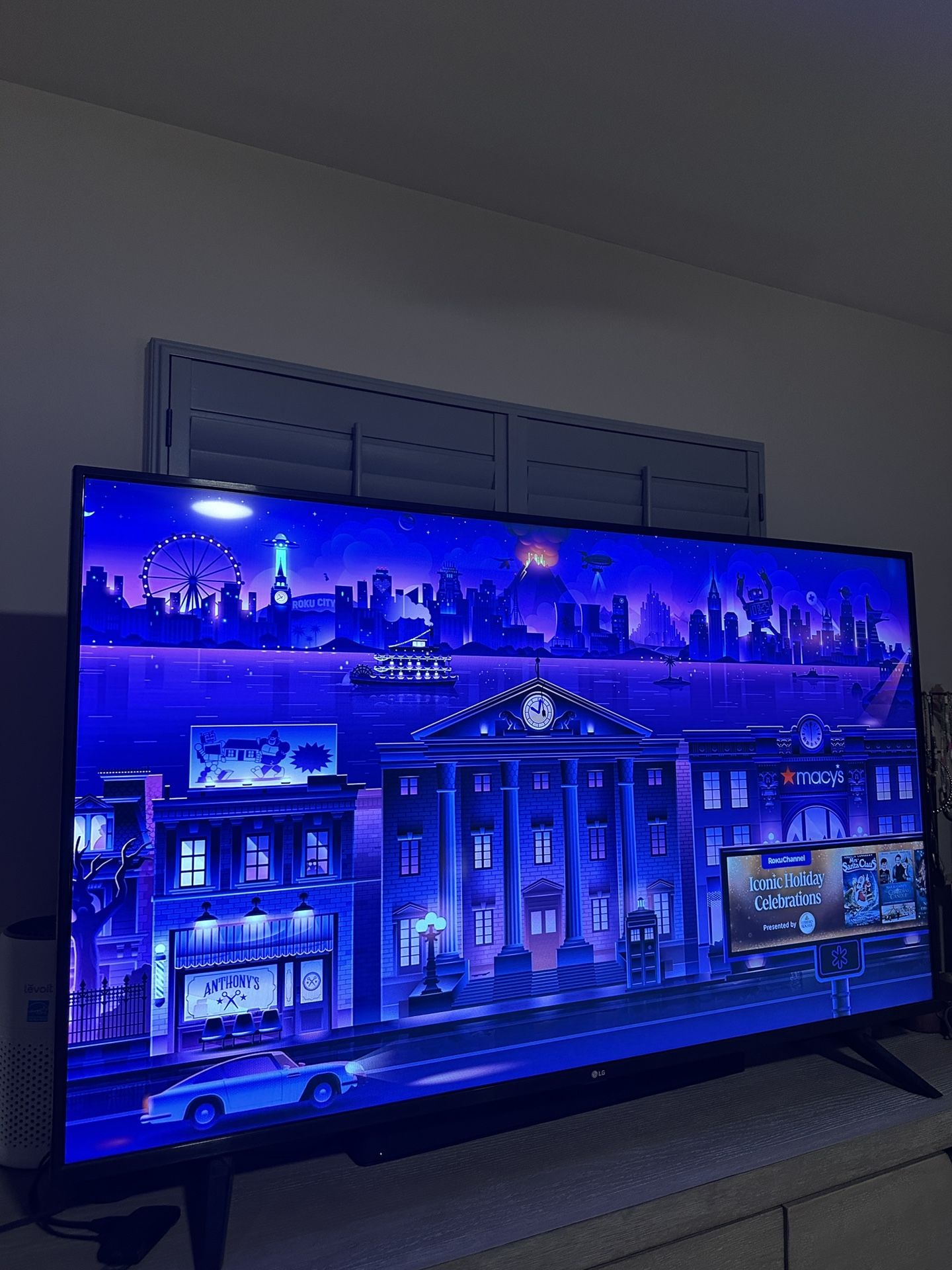 LG TV 55” With Roku