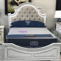 Realyn Chipped White Queen Bed Frame Cama 