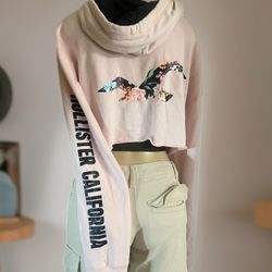 Hollister Crop Top Sweater Size Medium 