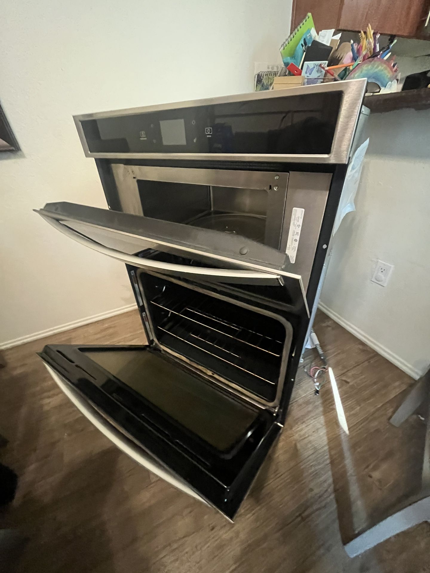 Whirlpool 30 in. Electric Smart Wall Oven with Built-In Microwave and Touchscreen in Stainless Steel