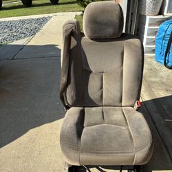 2006 Chevy Silverado Front Passenger Seat