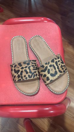 Girls cheetah size 2 slippers