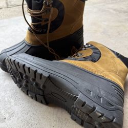 Size 10 Men’s Waterproof Hiking / Snow Boots 