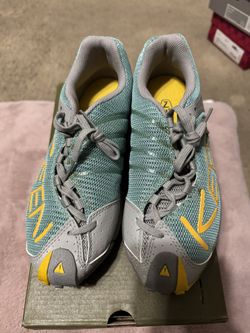 Keen Women Shoes / Size 6.5