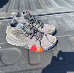 Nike Kyrie 4 Year of the Monkey SIZE US Men’s 8.5