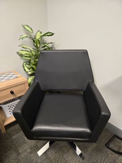 Zuri Lyst Swivel Chair