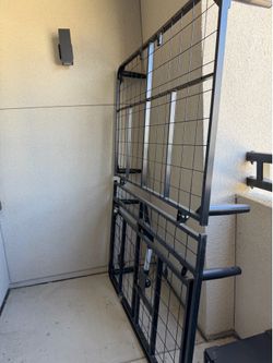 Queen set bed frame in excellent condition