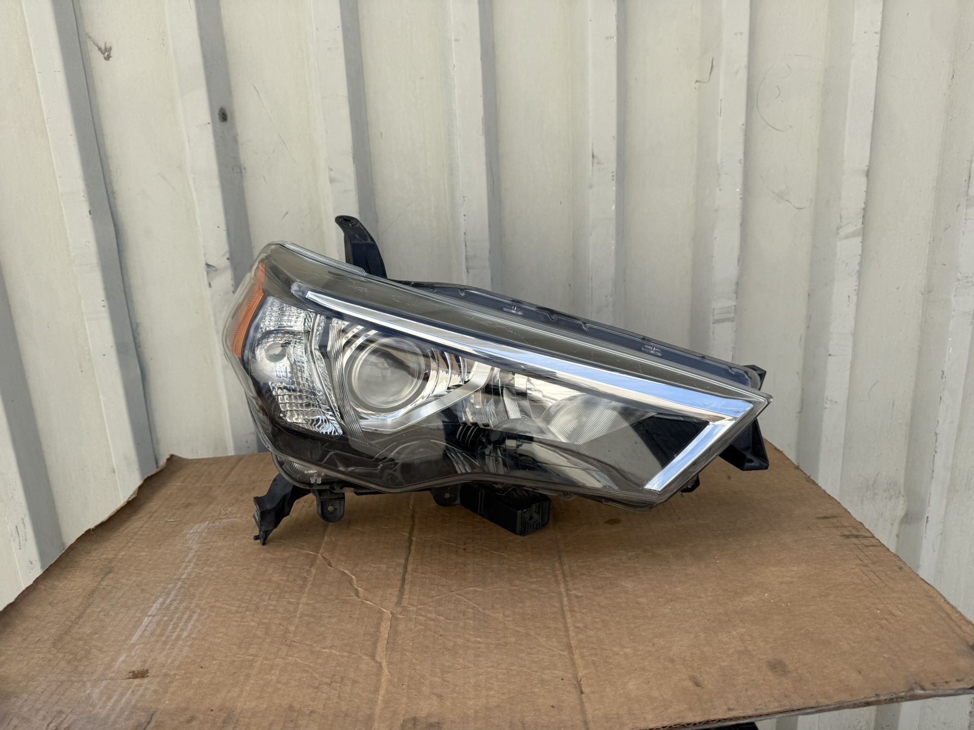 2014 2015 2016 2017 2018 2019 2020 2021 2022 Toyota 4Runner 4 Runner Headlight Headlamp Right Passenger Side RH USED OEM ORIGINAL