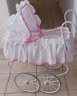 Baby vintage-style  classic doll pram carriage