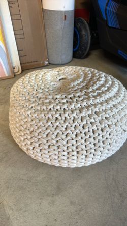 Free Chunky knit Pouf Footrest