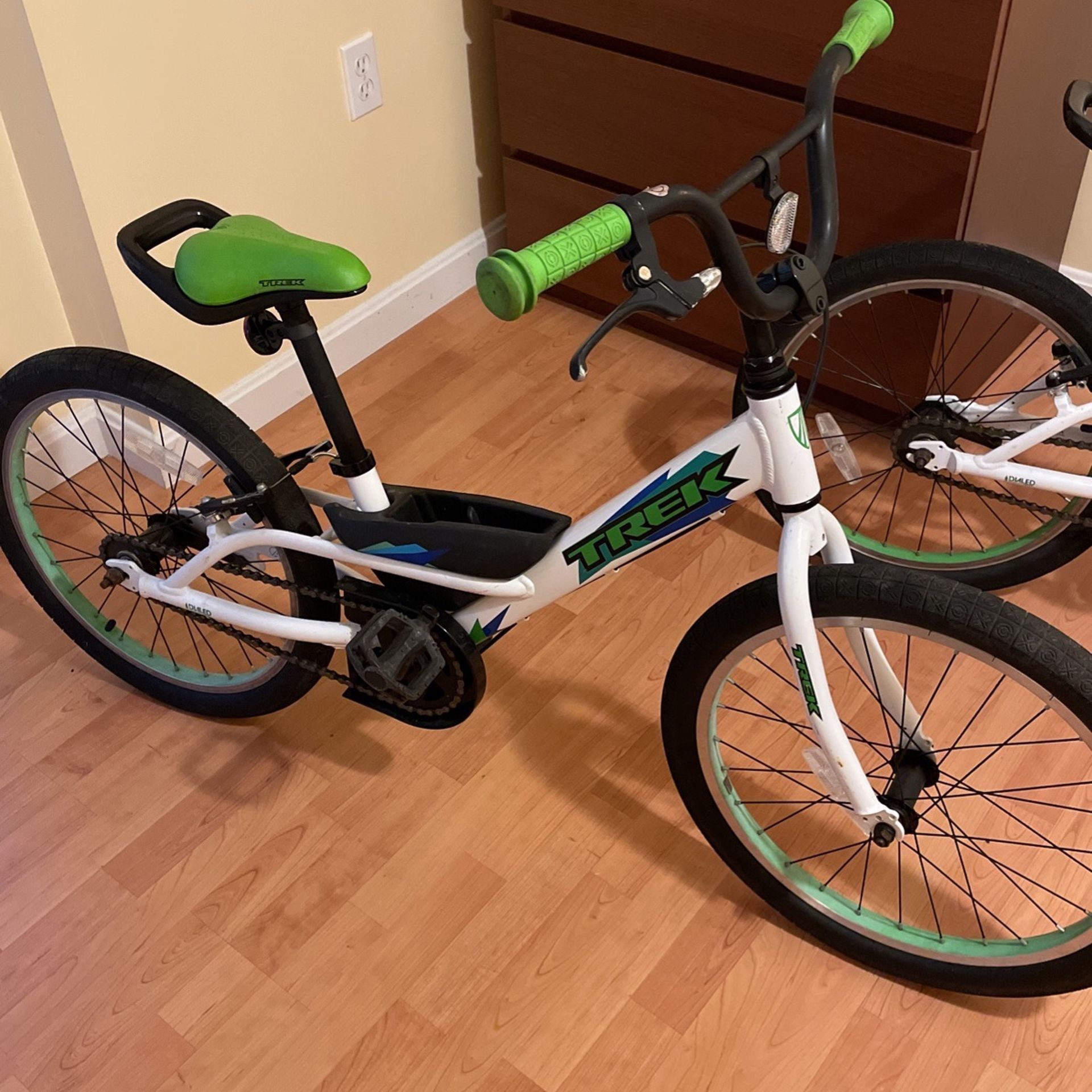 Trek Jet 20 Lime Green/White kids Boy’ Girl’s bike age 4-7 like new