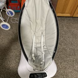 4moms mamaRoo Baby Swing – Bluetooth – Excellent Condition