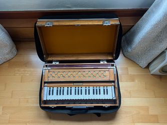 Portable Harmonium w/ Carry Case – Great Condition (Kirtan/Yoga/Bhajans)