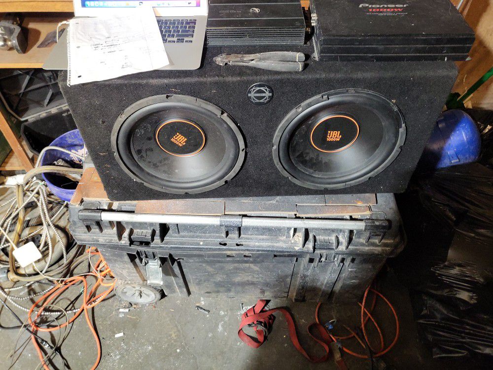 Bassworx Ported Dual 12 Jnch Box With Two  Will Throw In A Pioneer 4 Chanel 1000w Amp To The Right Offer 
