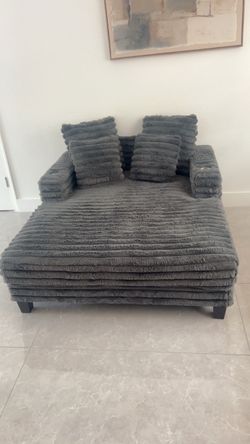 Oversized Chair / Chaise Lounge – Brand new