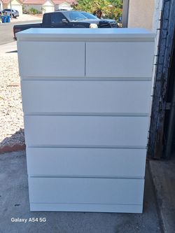 DRESSER