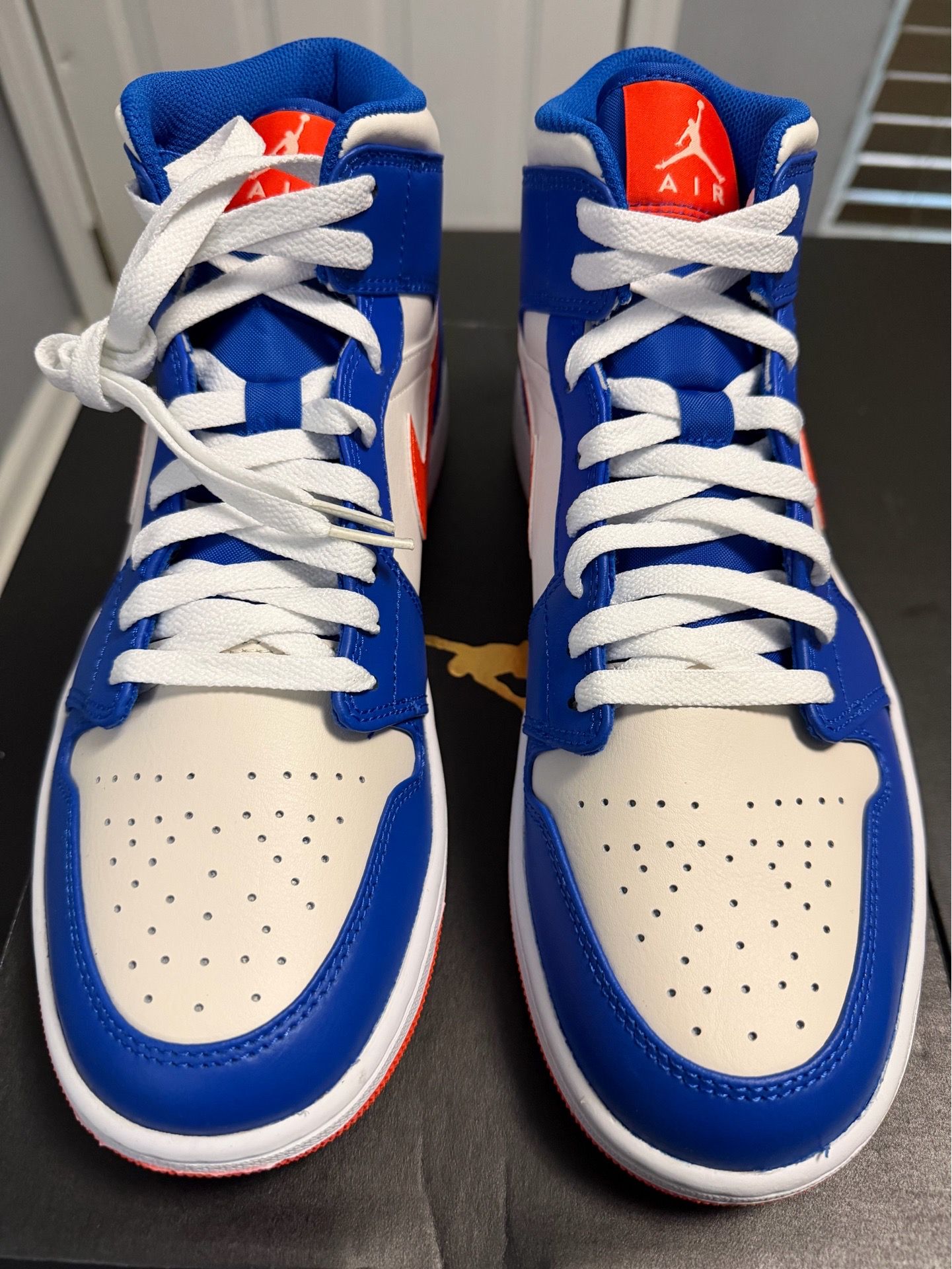 Air Jordan 1 Mid (Size 10)(Knicks/Wheaties)