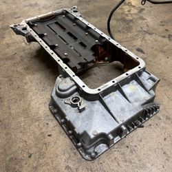 UPPER ENGINE OIL PAN BMW 540i 740i