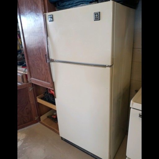 Refrigerator 