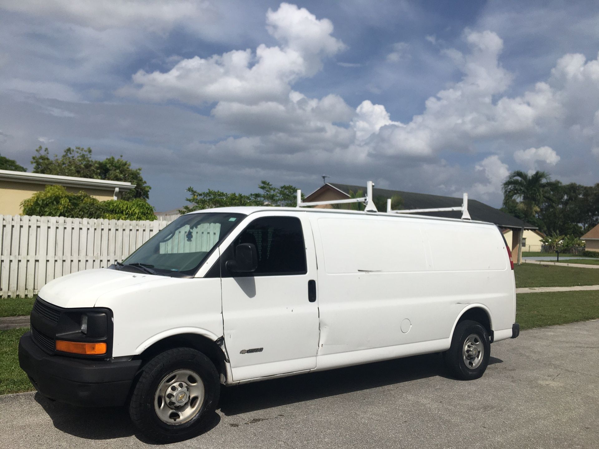 2005 Chevy express 2500 HD extended cargo van