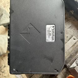 300x4 Rockfordfosgate amp
