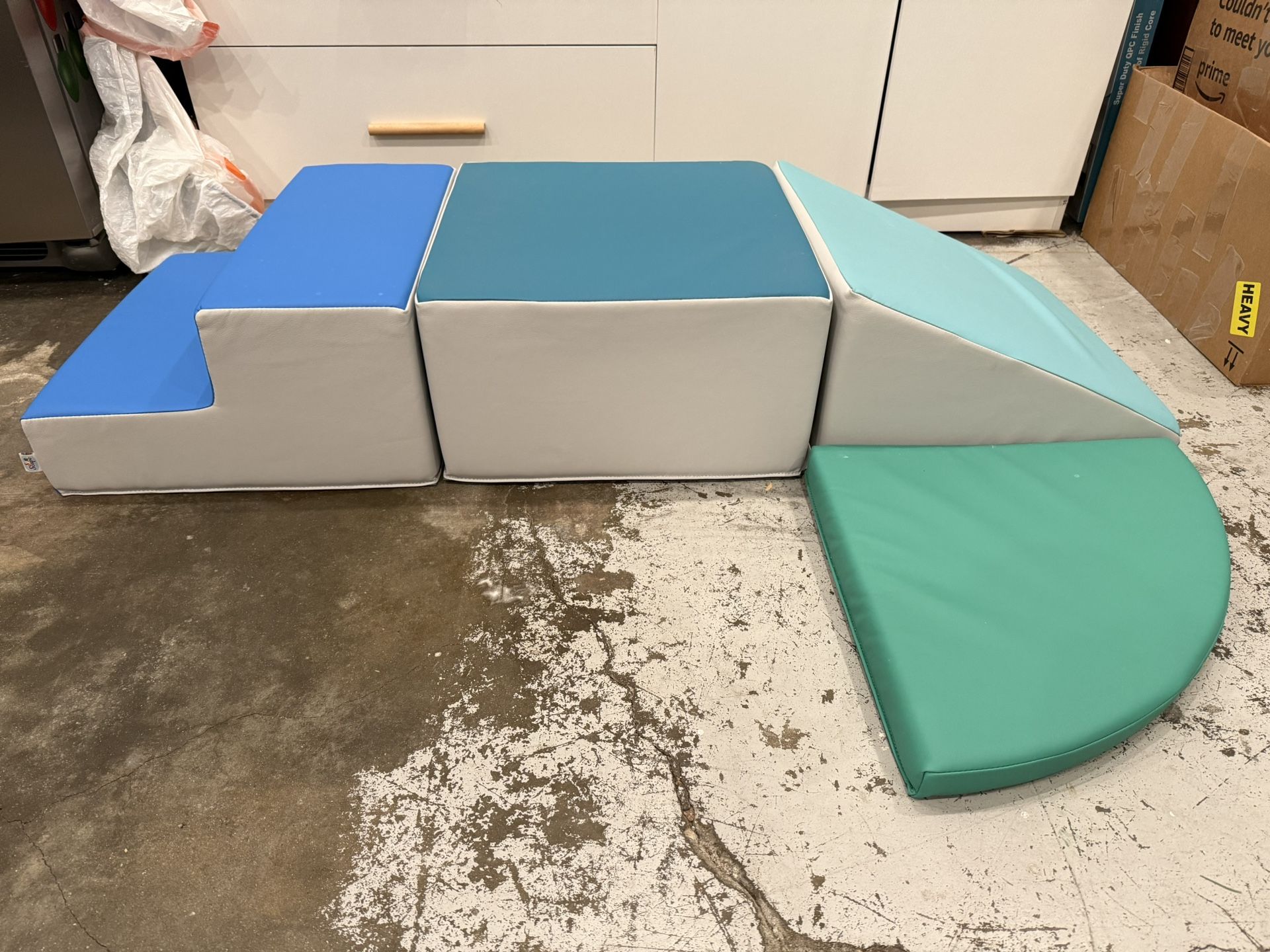 SoftScape 4-Piece Toddler Corner Climber – Like New – Indoor Foam Playset