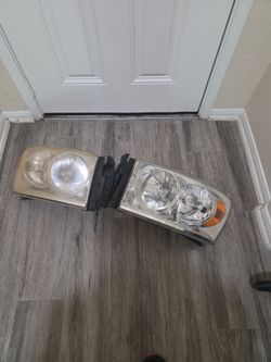 2007 Dodge Ram headlights