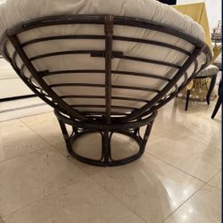 Papasan Swivel Chair - Like New- Lounge/ armchair- Beach Living