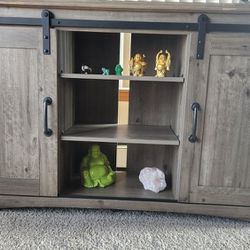TV CONSOLE STAND