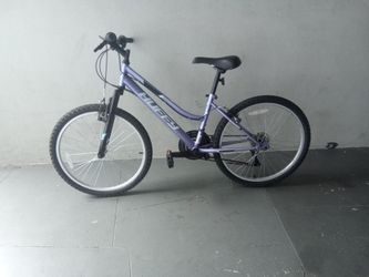 BICYCLE HUFFY 18 SPEED SIZE 24 BRAND NEW