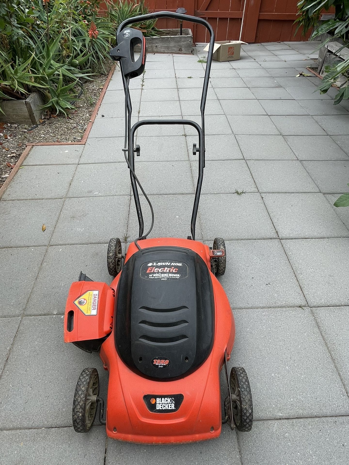 Black & Decker Electric Lawnmower