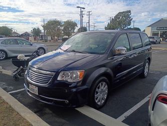2012 Chrysler Town and country stow n go
