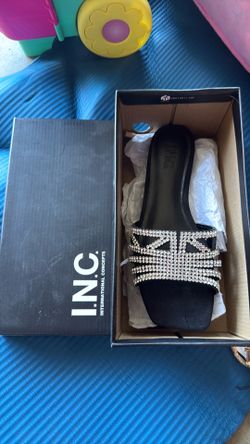 New black sandals size 7