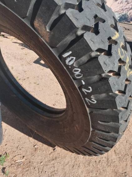 10.00-22 ONE VERY GOOD CO-OP FARM SEMI TRUCK TIRE