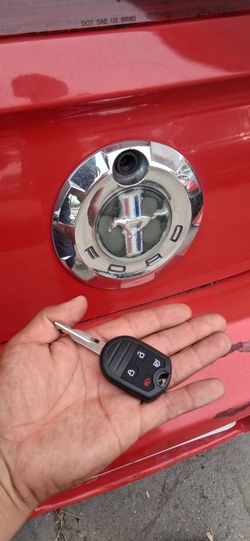 Car Keys And Remotes  / Llaves De Carro Y Controlles
