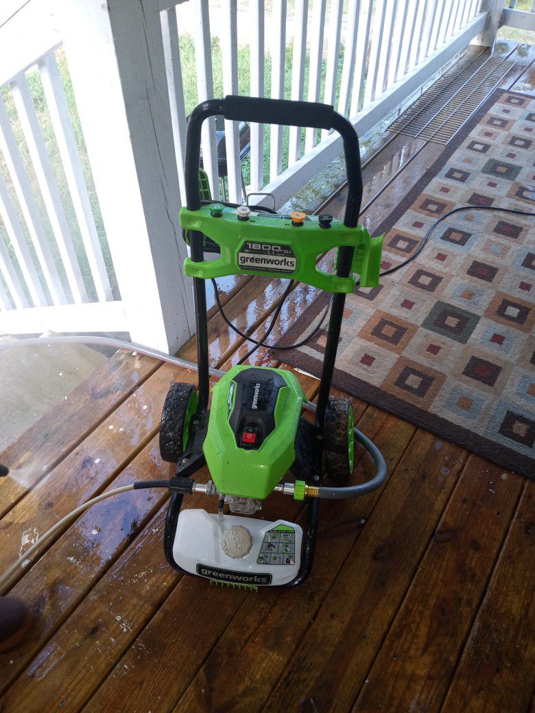 Greenworks 1800psi Brushless Electric Pressure Washer