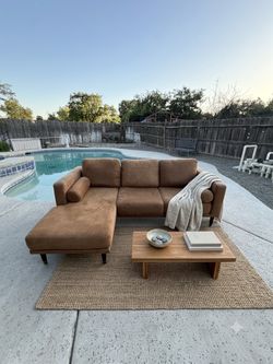 DELIVERY AVAILABLE‼️ Caramel Sectional Couch