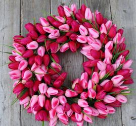 Pink Medley Tulip Wreath, 19 inch
