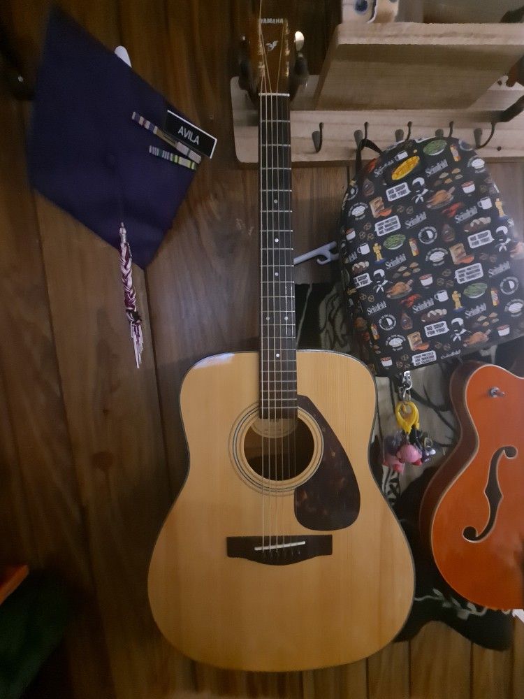 Yamaha Acoustic Guitar F335