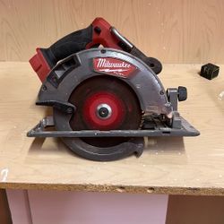 Milwaukee Circular Saw 
