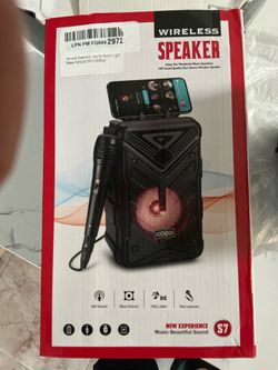 Wireless speaker with microphone