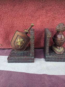 Cool 💗💗 Medieval Collectable Bookends Decor