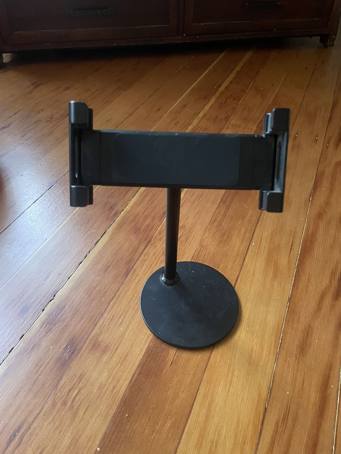 Adjustable Phone/Tablet Stand