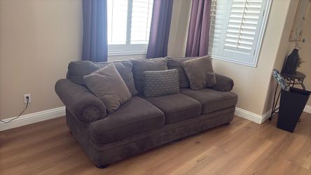 3-Seat Sofa with Throw Pillows